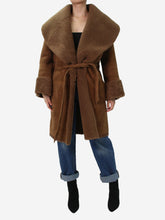 Load image into Gallery viewer, ARJÉ Brown shearling coat - size S Coats &amp; Jackets ARJÉ 
