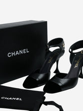 Load image into Gallery viewer, Black leather and velvet square toe heels - size EU 39 Heels Chanel 
