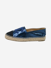 Load image into Gallery viewer, Blue CC espadrilles with contrasted stitching - size EU 39 Shoes Chanel 
