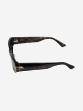 Load image into Gallery viewer, Brown tortoiseshell classic oval sunglasses Sunglasses Bottega Veneta 
