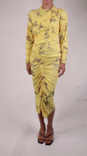 Load and play video in Gallery viewer, Yellow floral print ruched midi dress - size S
