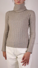 Load and play video in Gallery viewer, Beige cashmere high-neck jumper - size FR 38
