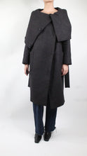 Load and play video in Gallery viewer, Grey wool blend coat with oversized collar - size UK 10
