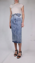 Load and play video in Gallery viewer, Blue acid wash denim midi skirt - size IT 38
